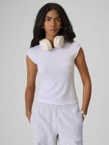 4F T-shirt slim z modalem damski - biały M. Białe t-shirty 4f, m, bez wzorów, z dzianiny, bez kołnierzyka, bez ramiączek. Za 49,99 zł.