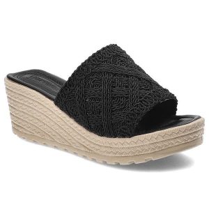 Czarne Klapki Artiker Modne Buty Na Lato. Czarne klapki ARTIKER, z aplikacjami, z koronki, bez obcasa, na koturnie. Za 119,00 zł.