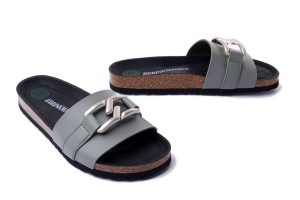DR. BRINKMANN 700559-07 salbei, klapki damskie. Szare klapki Dr. Brinkmann, bez wzorów, bez obcasa. Za 186,92 zł.