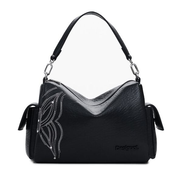 Torebka Desigual. Czarne torebki klasyczne Desigual, bez wzorów, bez dodatków. Za 249,99 zł.