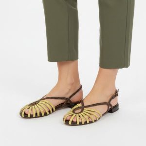 Sandały damskie Gioseppo, lekka konstrukcja odkryte palce regulowane zapięcie z tyłu płaska podeszwa stabilny obcas pleciony przód, żółte, 79268. Żółte sandały Hot Potatoes by Gioseppo, bez wzorów, bez obcasa, na obcasie, bez zapięcia. Za 349,00 zł.