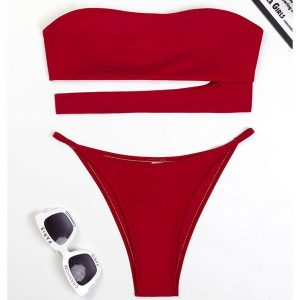 Strój kąpielowy bikini bandeau na plażę Nevia. Białe bikini Intica, bez wzorów. Za 139,00 zł.