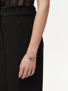 Guess Bransoletka JUBB05 096JW Złoty. Żółte bransoletki Guess, metalowe. Za 199,99 zł.
