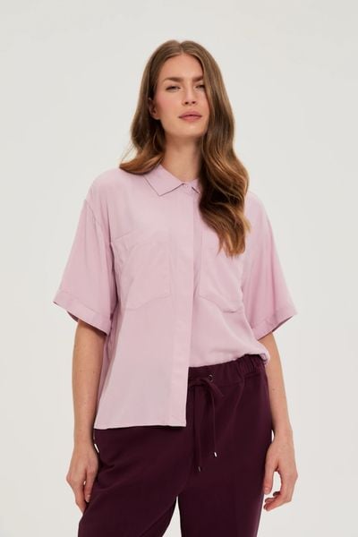 Wiskozowa koszula różowa. Czerwone koszule MOODO, l, bez wzorów, z wiskozy, bez kołnierzyka, bez ramiączek. W wyprzedaży za 29,99 zł.