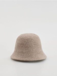 Kapelusz bucket z wełną - kremowy. Białe kapelusze Reserved, bez wzorów, z wełny. Za 79,99 zł.