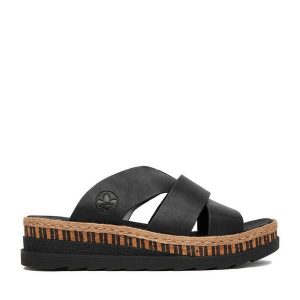 Klapki Rieker. Czarne klapki Rieker, bez wzorów, bez obcasa. Za 299,99 zł.