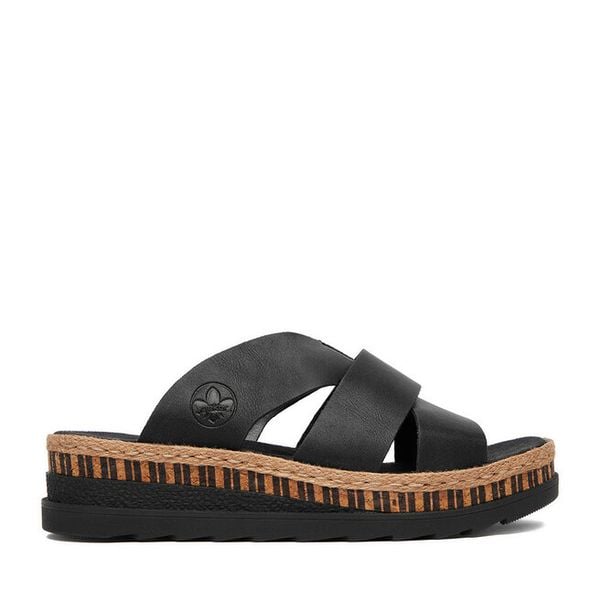 Klapki Rieker. Czarne klapki Rieker, bez wzorów, bez obcasa. Za 299,99 zł.