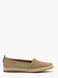 Oliwkowe espadryle damskie DINA. Zielone espadryle Ryłko, bez wzorów, z gumy, bez obcasa, na płaskiej podeszwie. W wyprzedaży za 299,99 zł.