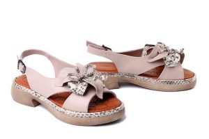 BOCCATO 0158-202.T25 powder, sandały damskie. Brązowe sandały Boccato, bez wzorów, ze skóry, bez obcasa, na obcasie, bez zapięcia. Za 220,91 zł.