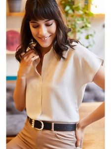 Olalook Bluzka "Olalook" w kolorze kremowym rozmiar: M. Brązowe bluzki Olalook, m, bez wzorów, z wiskozy, bez kołnierzyka, bez ramiączek. Za 48,05 zł.