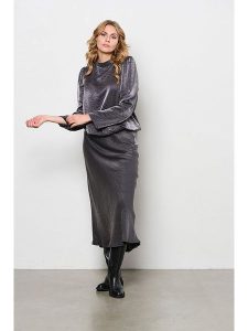 &Co Woman Bluzka "Elin" w kolorze srebrnym rozmiar: 3XL. Szare bluzki &Co Woman, xl, bez wzorów, bez kołnierzyka, bez ramiączek. Za 154,79 zł.