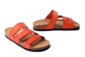 DR. BRINKMANN 700669-62 orange, klapki damskie. Brązowe klapki Dr. Brinkmann, bez wzorów, ze skóry, bez obcasa. Za 264,90 zł.