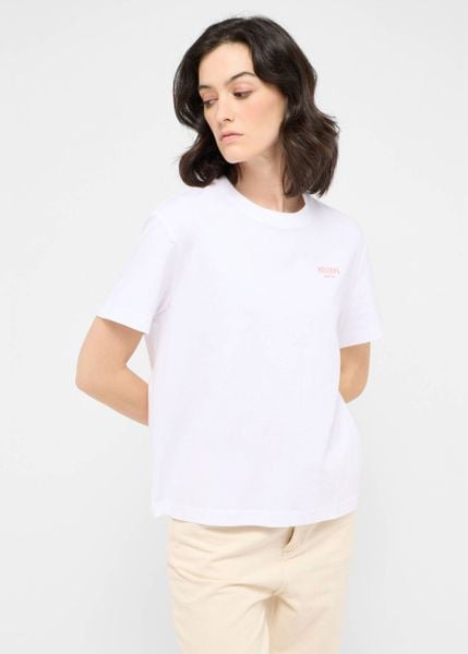 Damski T-Shirt Mustang Style Floris General White 1016158 2045. Białe t-shirty Mustang, l, bez wzorów, bez kołnierzyka, bez ramiączek. Za 79,99 zł.