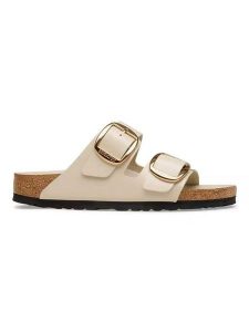 Birkenstock Skórzane klapki "Arizona Big Buckle" w kolorze kremowym rozmiar: 39. Brązowe klapki Birkenstock, bez wzorów, z otwartym noskiem, bez obcasa. Za 429,95 zł.