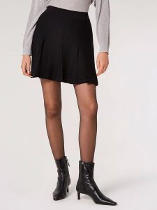 Apricot Spódnica w kolorze czarnym rozmiar: M. Czarne spódnice Apricot, m, bez wzorów, mini. Za 79,03 zł.