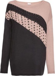Sweter oversize z aplikacją. Czarne swetry klasyczne bonprix, bez kołnierzyka. Za 134,99 zł.