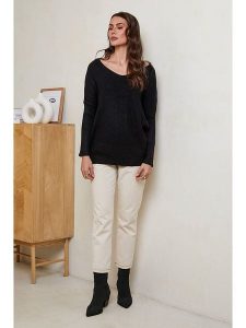 Soft Cashmere Sweter w kolorze czarnym rozmiar: 38/40. Czarne swetry oversize Soft Cashmere, bez wzorów, z kaszmiru, bez ramiączek. Za 104,99 zł.