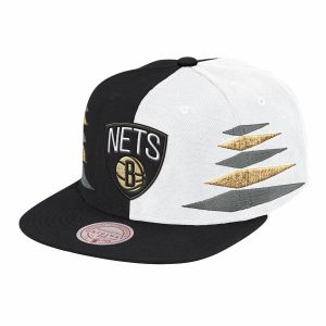 Czapka z daszkiem Mitchell & Ness NBA Diamond Cut Brooklyn HHSS1093-BNEYYPPPBKWH. Białe czapki MITCHELL & NESS, bez wzorów, sportowe. Za 89,00 zł.