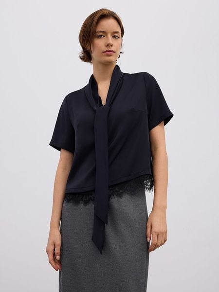 BGN Bluzka w kolorze czarnym rozmiar: 34. Czarne bluzki BGN, bez wzorów, z koronki, bez kołnierzyka, bez ramiączek. Za 96,37 zł.