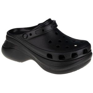 Klapki Crocs Classic Bae Clog 206302-001 czarne. Czarne klapki bez wzorów, z gumy, bez obcasa. Za 401,52 zł.