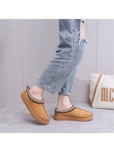 C'M Kapcie w kolorze jasnobrązowym rozmiar: 40. Brązowe kapcie C'M, bez wzorów. Za 108,99 zł.