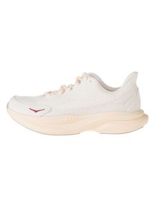 HOKA ONE ONE Buty "Mach 6 Reformation" w kolorze kremowym do biegania rozmiar: 38. Brązowe buty sportowe Hoka One One, bez wzorów, z materiału, bez zapięcia, do biegania. Za 483,17 zł.