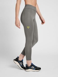 Damskie legginsy 3/4 top Hummel GG-12. Szare legginsy Hummel, bez wzorów, z dżerseju, z standardowym stanem. Za 237,00 zł.