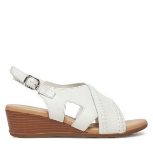 Sandały Lasocki. Białe sandały Lasocki, bez wzorów, bez obcasa, na koturnie, bez zapięcia. Za 135,99 zł.