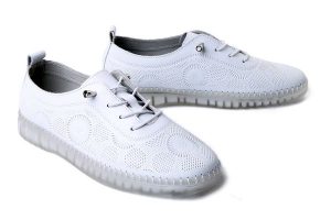 Filippo DP7810/26 WH Biały, półbuty damskie. Białe półbuty Filippo, bez wzorów, ze skóry, bez obcasa, bez zapięcia. Za 164,90 zł.