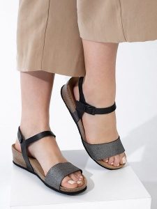 BACKSUN Sandały "Calabria" w kolorze srebrno-czarnym na koturnie rozmiar: 36. Czarne sandały Backsun, bez wzorów, z materiału, z otwartym noskiem, bez obcasa, na koturnie, bez zapięcia. Za 173,99 zł.