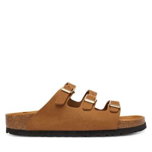Klapki Birkenstock. Brązowe klapki Birkenstock, bez wzorów, bez obcasa. Za 487,99 zł.