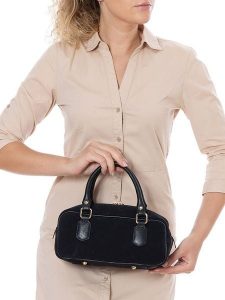 Lia Biassoni Skórzana torebka "Suede" w kolorze czarnym - 27 x 14 x 12 cm rozmiar: onesize. Czarne torebki klasyczne Lia Biassoni, bez wzorów, z materiału, przez ramię, bez dodatków. Za 260,99 zł.