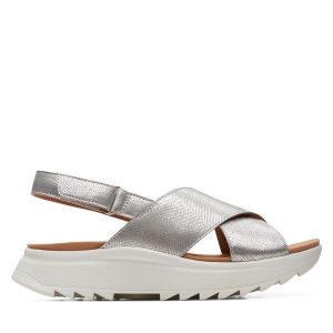 Sandały Clarks. Szare sandały Clarks, bez wzorów, bez obcasa, na płaskiej podeszwie, bez zapięcia. Za 309,99 zł.