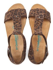 Comfortfusse Skórzane sandały w kolorze brązowym rozmiar: 36. Brązowe sandały Comfortfüße, bez wzorów, z materiału, z otwartym noskiem, bez obcasa, bez zapięcia. Za 239,99 zł.