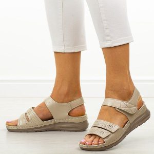 Beżowe sandały damskie Vinceza 85170. Brązowe sandały VINCEZA, bez wzorów, z jeansu, bez obcasa, bez zapięcia. Za 129,00 zł.