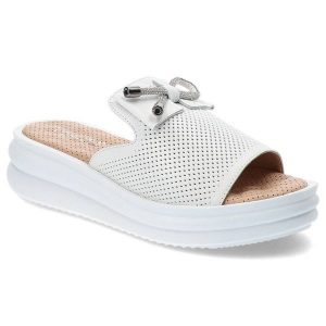 Białe Klapki Venezia Eleganckie Skórzane Buty. Białe klapki Venezia, z aplikacjami, ze skóry, bez obcasa. Za 239,00 zł.