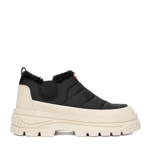 Śniegowce Hunter. Czarne buty zimowe Hunter, bez obcasa, bez zapięcia. Za 299,99 zł.