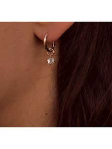 Les Petites Précieuses Pozłacane kolczyki-kreole z kwarcem rozmiar: onesize. Różowe kolczyki Les Petites Précieuses, z kwarcem, pozłacane. Za 126,75 zł.