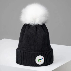 Czapka z pomponem Galop Wear. Czarne czapki GALOP WEAR, bez wzorów, sportowe. Za 132,05 zł.