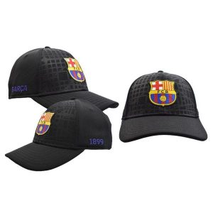 Czapka z daszkiem FC Barcelona Jr - oficjalna licencjonowana. Czarne czapki FC BARCELONA, bez wzorów, sportowe. Za 99,00 zł.
