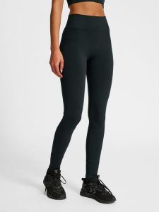 Damskie legginsy Hummel HIIT. Czarne legginsy Hummel, bez wzorów, z materiału. Za 246,00 zł.
