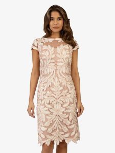 APART Sukienka w kolorze jasnoróżowo-kremowym rozmiar: 40. Różowe sukienki Apart, bez wzorów, bez kołnierzyka, bez ramiączek, midi. Za 457,95 zł.