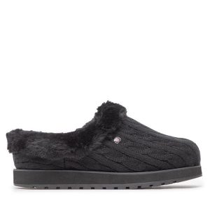 Kapcie Skechers. Czarne kapcie Skechers, bez wzorów. Za 169,99 zł.