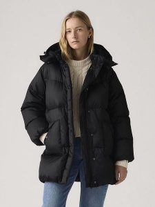 Levi's Kurtka zimowa w kolorze czarnym rozmiar: L. Czarne kurtki Levi's®, na zimę, l, bez wzorów, z puchu, bez kaptura. Za 338,21 zł.