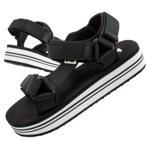 Sandały Lee Cooper LCW-24-05-2753L czarne. Czarne sandały bez wzorów, z materiału, bez obcasa, bez zapięcia. Za 242,91 zł.