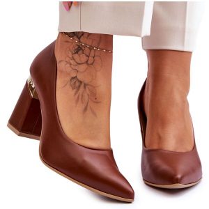 Lewski Shoes Skórzane Czółenka Lewski 3117 Brązowe. Brązowe czółenka bez wzorów, ze skóry, bez obcasa, bez zapięcia. Za 446,34 zł.