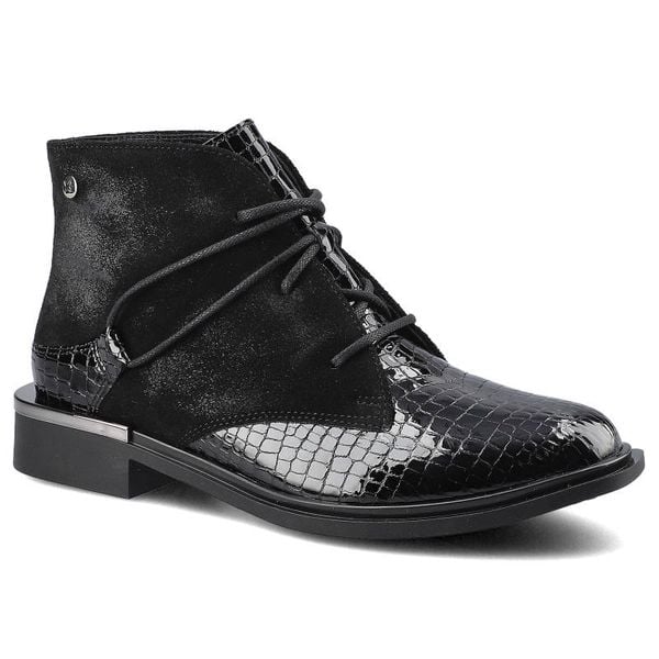 Trzewiki damskie Maciejka, ze skóry naturalnej z łączoną cholewką o tłoczonej fakturze oraz stabilnym obcasem, czarne, 04813-01-00-7. Czarne botki Maciejka, z lakierowanej skóry, bez obcasa, na płaskiej podeszwie, bez zapięcia. Za 299,00 zł.