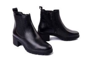 TAMARIS 1-25456-43 001 black, botki damskie. Czarne botki Tamaris, bez wzorów, bez obcasa, na obcasie, bez zapięcia. Za 418,21 zł.