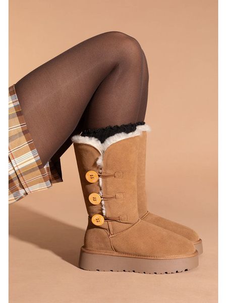 Gooce Skórzane kozaki zimowe "Cornice" w kolorze jasnobrązowym rozmiar: 37. Brązowe kozaki Gooce, na zimę, bez wzorów, ze skóry, bez obcasa, na platformie, bez zapięcia. Za 270,39 zł.