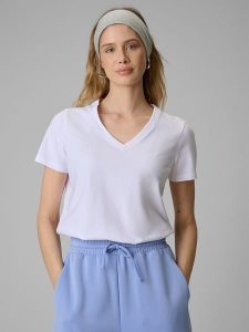 4F T-shirt regular gładki damski - biały S. Białe t-shirty 4f, s, bez wzorów, z materiału, bez kołnierzyka, bez ramiączek. Za 49,99 zł.